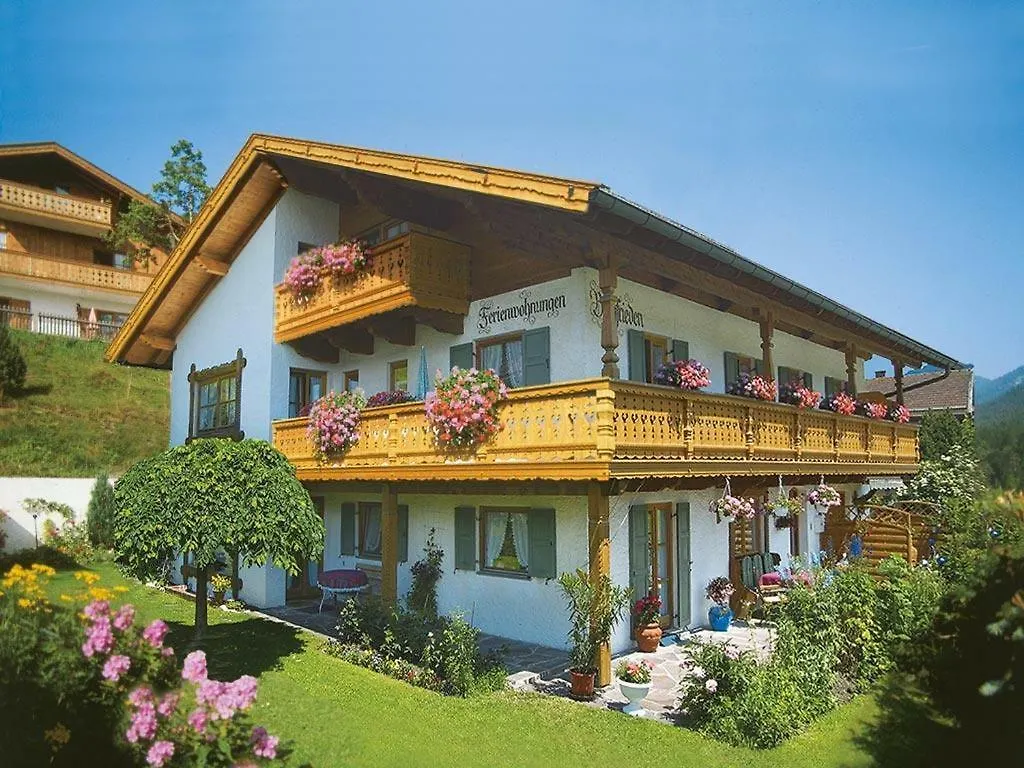 Ferienwohnung Bergfrieden Крун